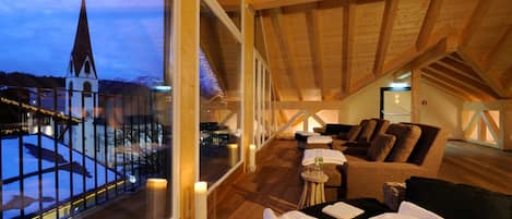 Couples treatment rooms, sauna, hot tub, steam room, body treatments