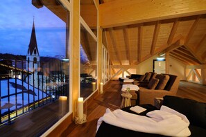 Couples treatment room(s), sauna, hot tub, steam room, body treatments