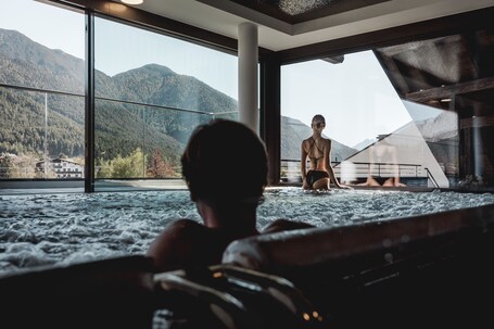 Indoor spa tub