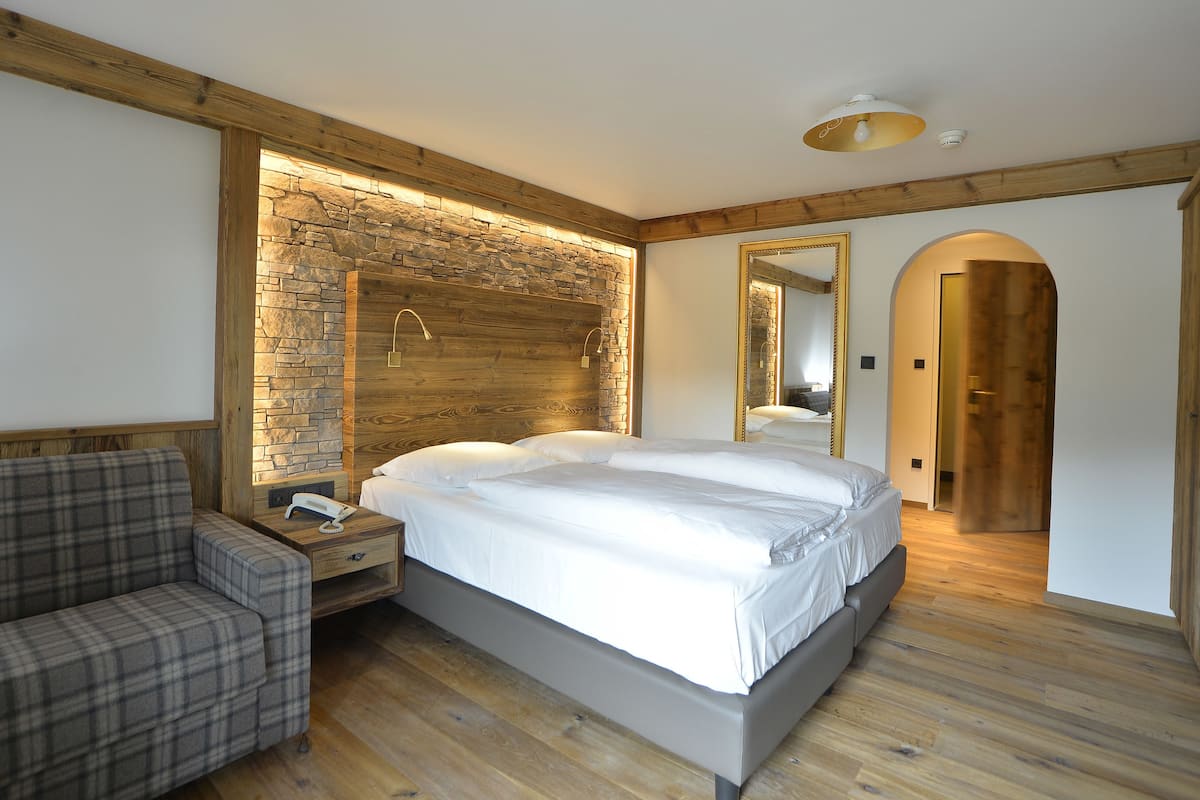 1 bedroom, hypo-allergenic bedding, minibar, in-room safe