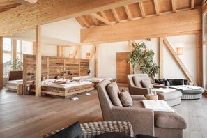 غرف معالجة الأزواج، ساونا، حوض استحمام ساخن، غرفة بخار، علاجات للجسم