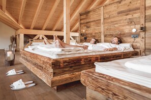 Couples treatment rooms, sauna, hot tub, steam room, body treatments