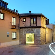 Dorma Casa de los Linajes