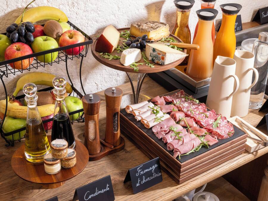Daily buffet breakfast (EUR 25 per person)