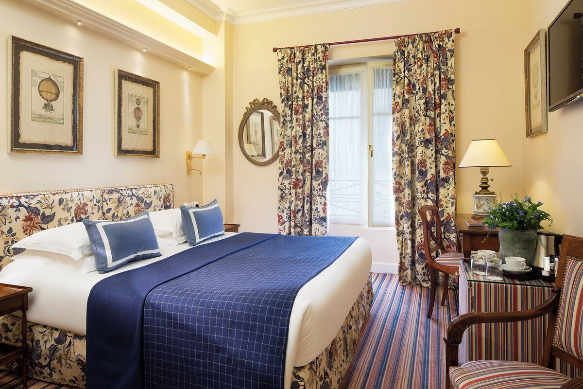 Premium bedding, minibar, in-room safe, desk