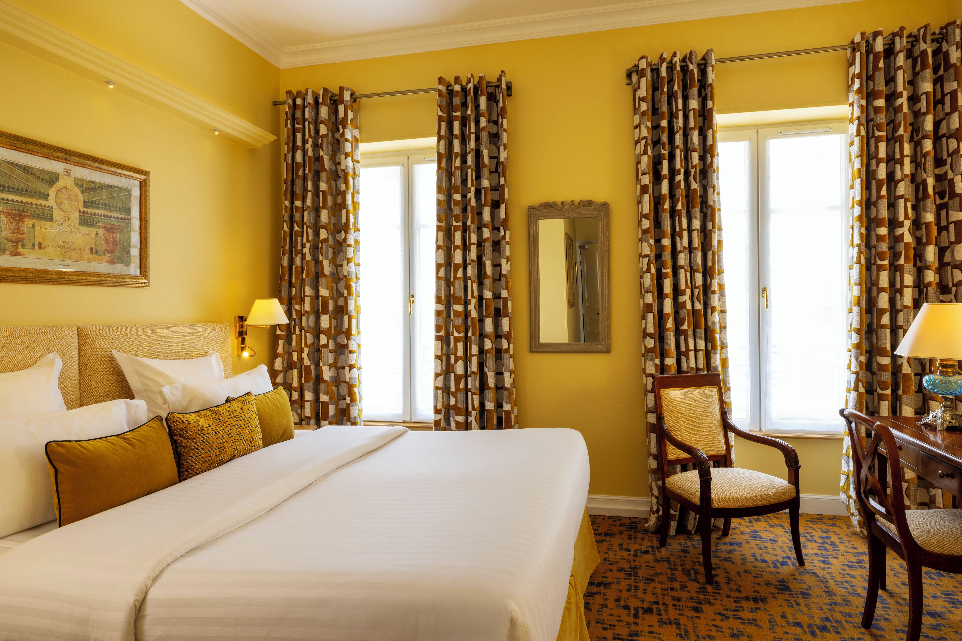 2 bedrooms, premium bedding, minibar, in-room safe