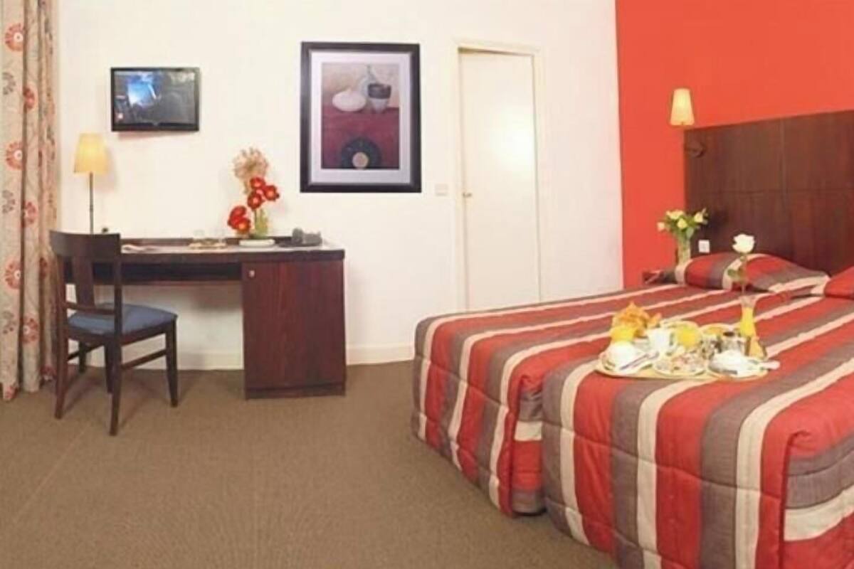 In-room safe, desk, soundproofing, iron/ironing board