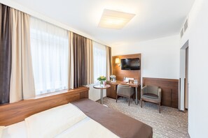 Ropa de cama de alta calidad, colchones con pillow-top y minibar 