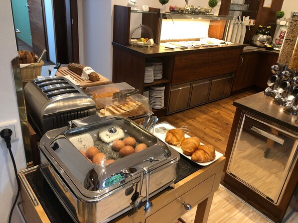 Daily buffet breakfast (EUR 19.90 per person)