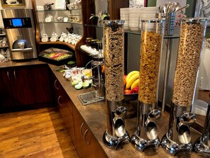 Café da manhã com buffet todos os dias (EUR 19.90 por pessoa) 