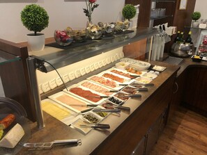 Desayuno buffet todos los días (con cargo)