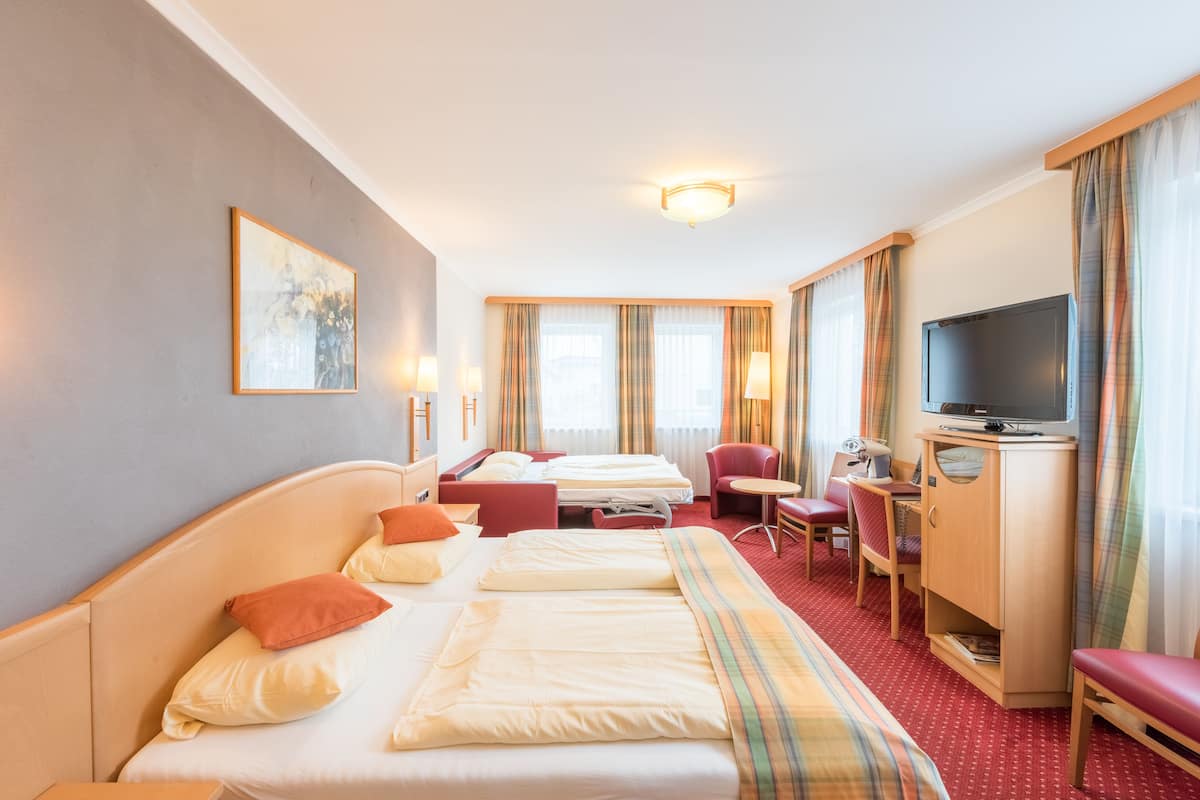 Chambre Quadruple | Literie de qualité supérieure, surmatelas, minibar