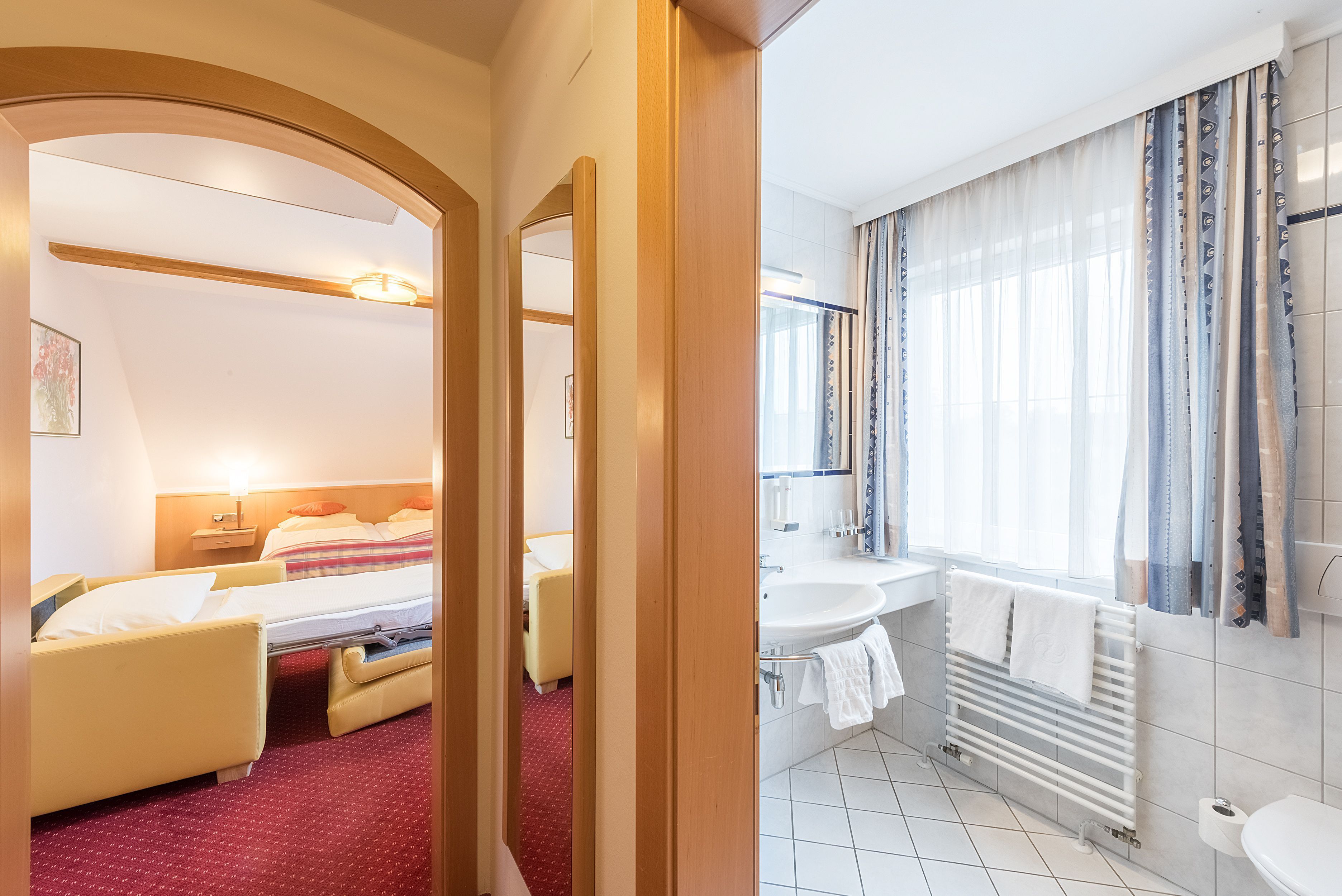 triple room | premium bedding, pillow-top beds, minibar, in-room safe