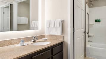 Combined shower/bathtub, designer toiletries, hair dryer, towels