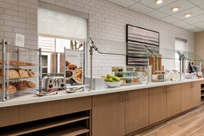 Free daily continental breakfast 
