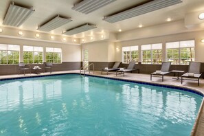 Una piscina cubierta