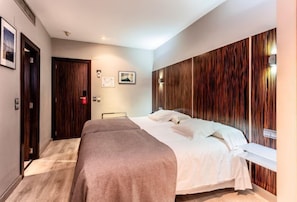 Minibar, in-room safe, desk, iron/ironing board