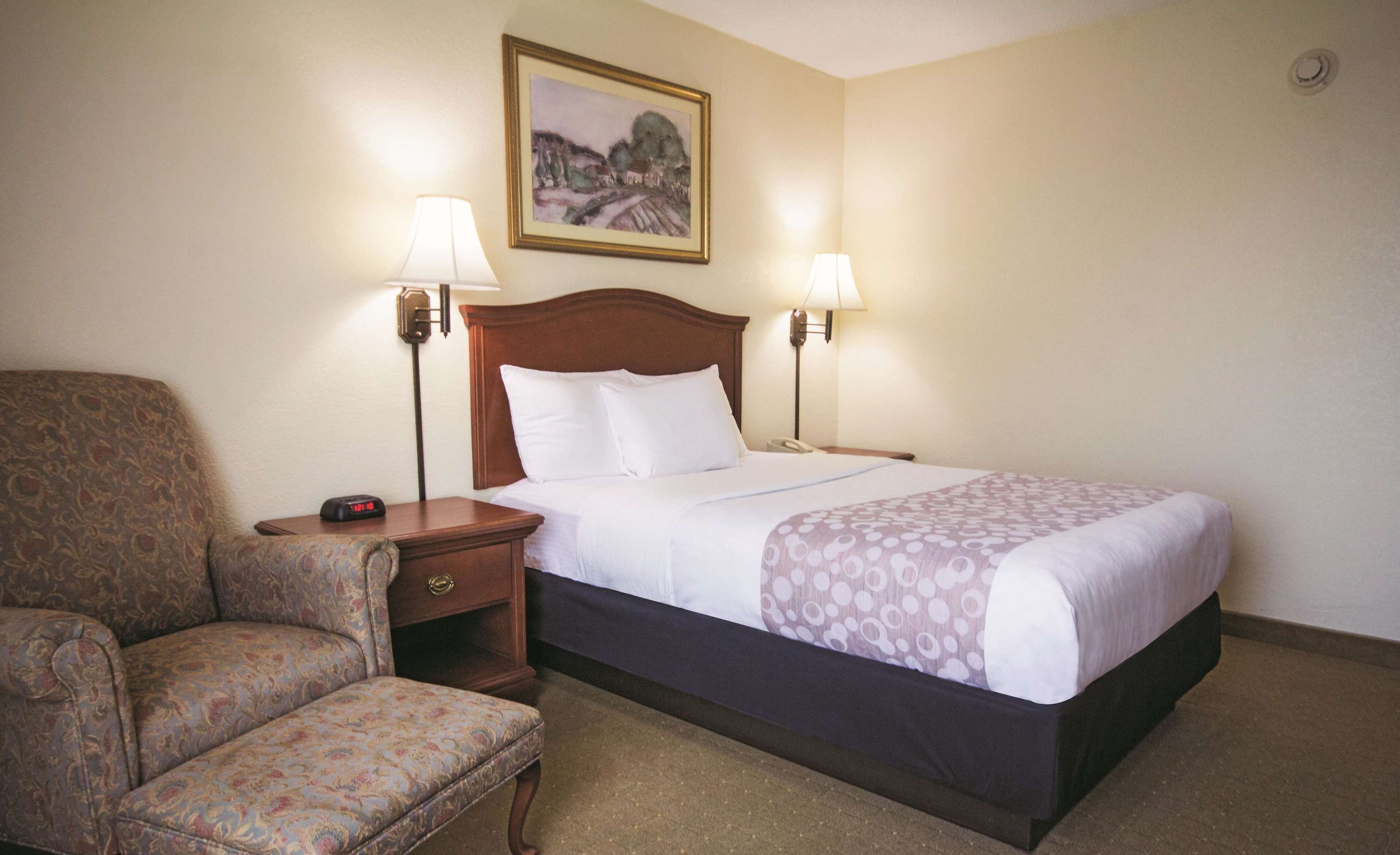 Room, 1 Double Bed, Non Smoking, City View | Premium bedding, pillowtop beds, desk, laptop workspace