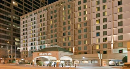 La Quinta Inn & Suites by Wyndham Downtown Conference Center