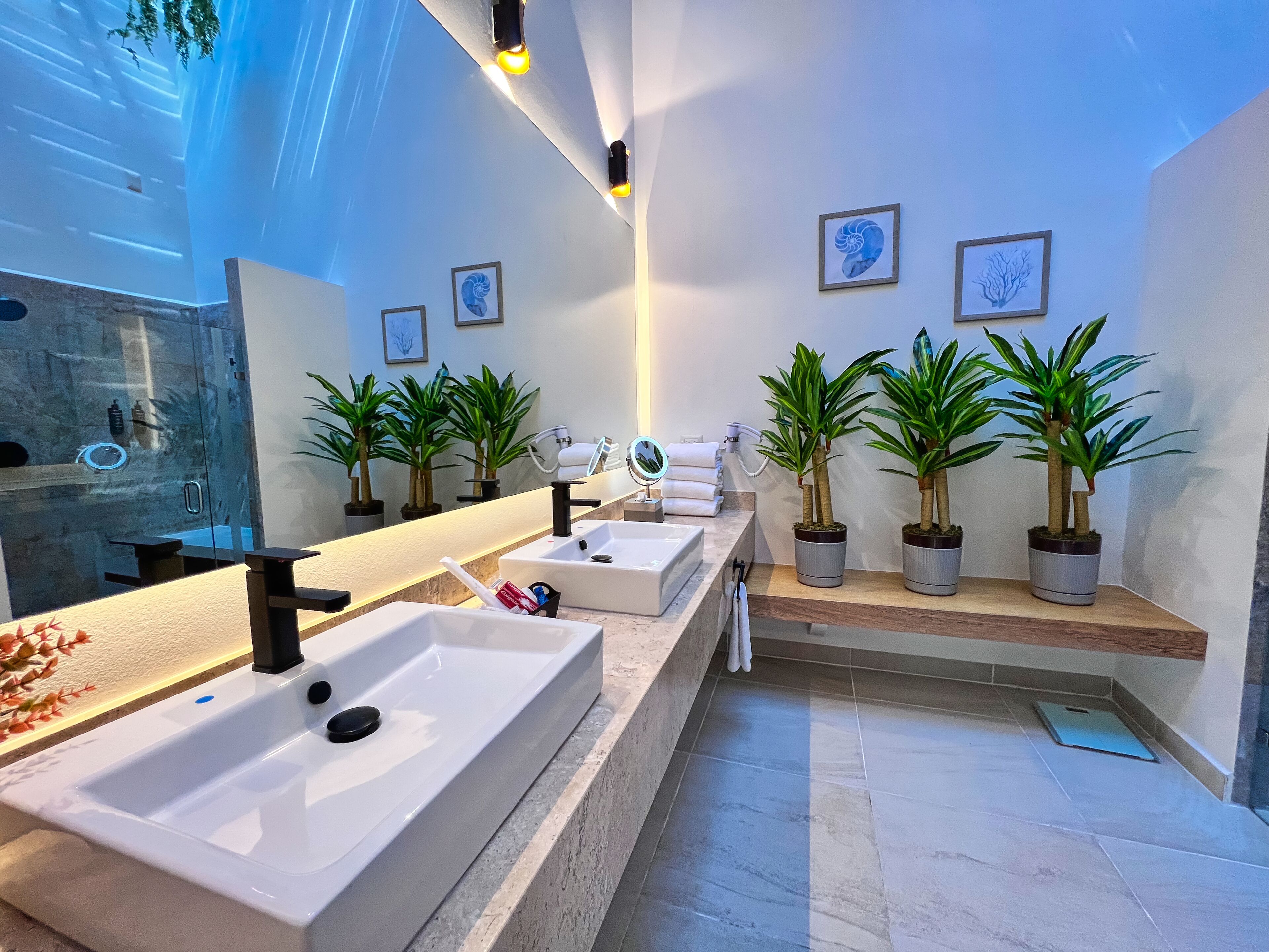 luxury room, 1 king bed with sofa bed | in-room safe, blackout curtains, bed sheets