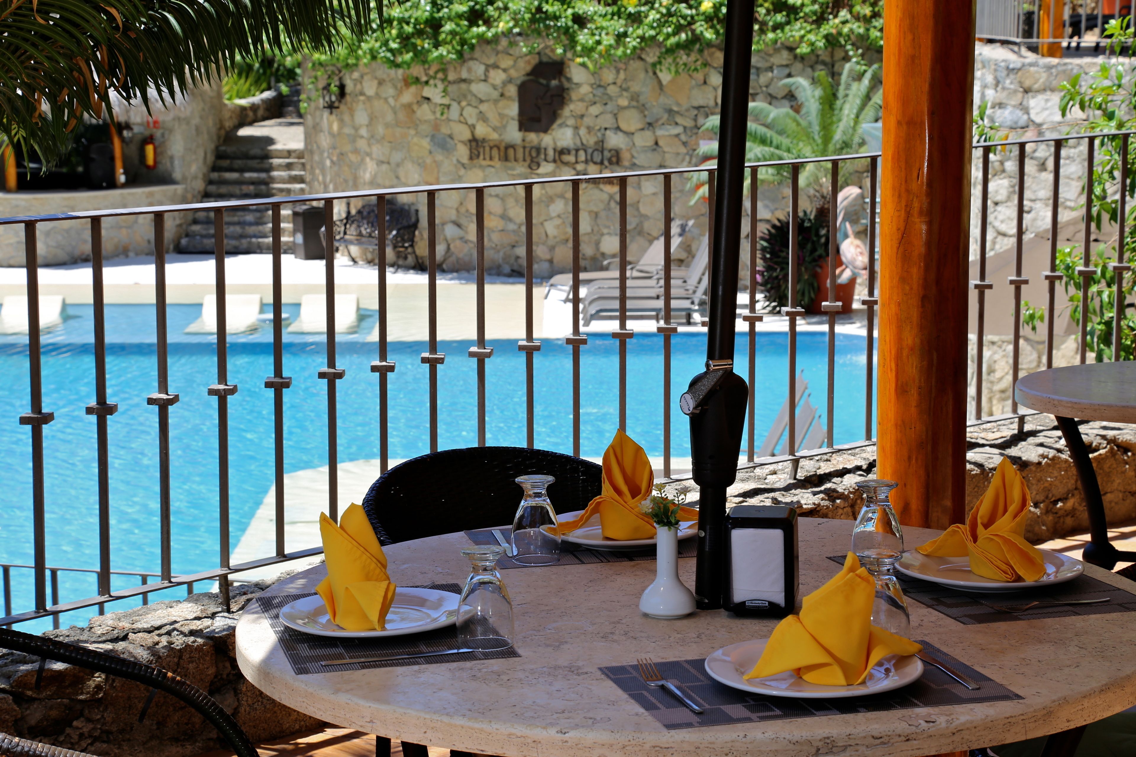 3 restaurants, breakfast, lunch, dinner served; international cuisine