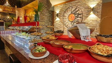 3 restaurantes, café da manhã, culinária internacional