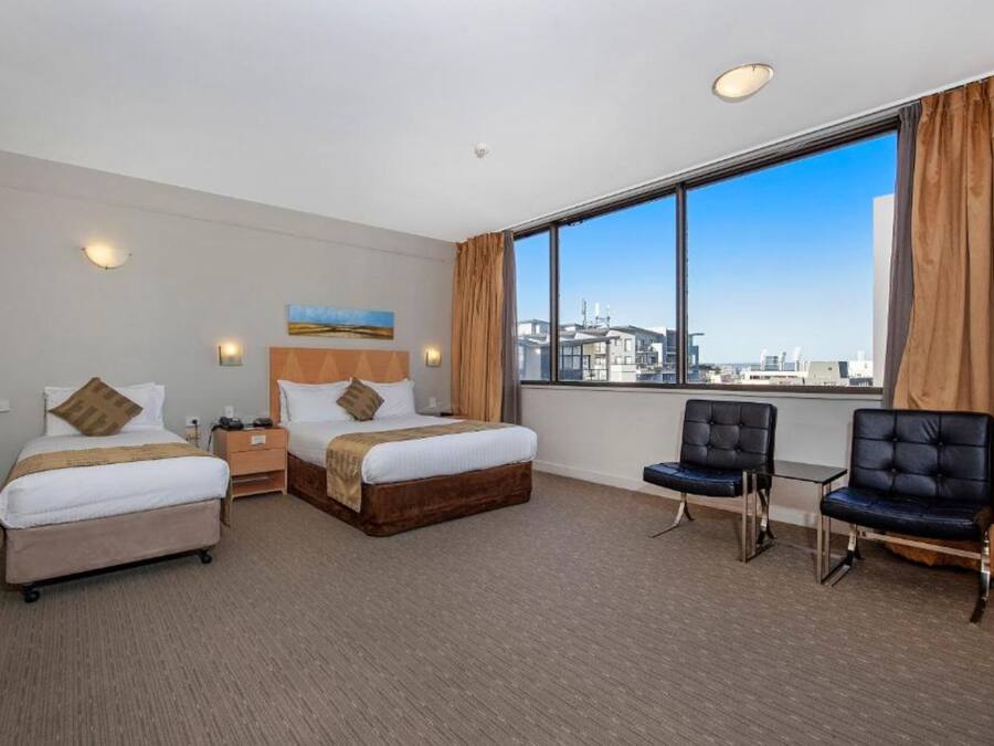 Standard Deluxe Room | Minibar, in-room safe, desk, soundproofing