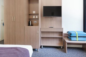 ห้องพรีเมียมดับเบิล | บริเวณนั่งเล่น | ทีวีจอแอลซีดี, ภาพยนตร์แบบจ่ายต่อเรื่อง