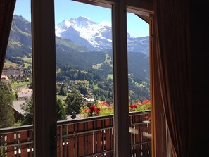 Zweibettzimmer, Balkon, Bergblick | Blick auf die Berge