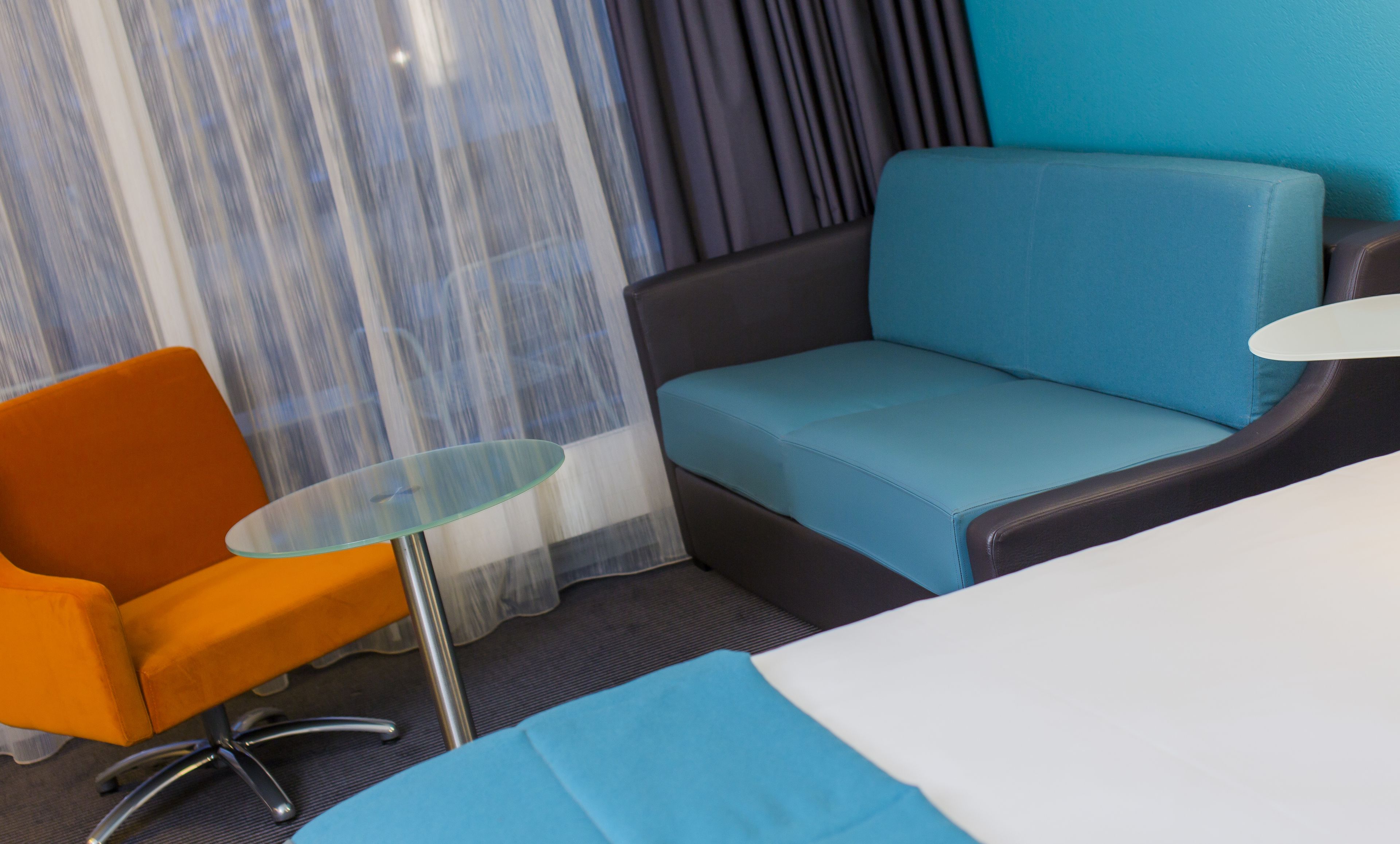 comfort room, balcony | premium bedding, minibar, in-room safe, desk