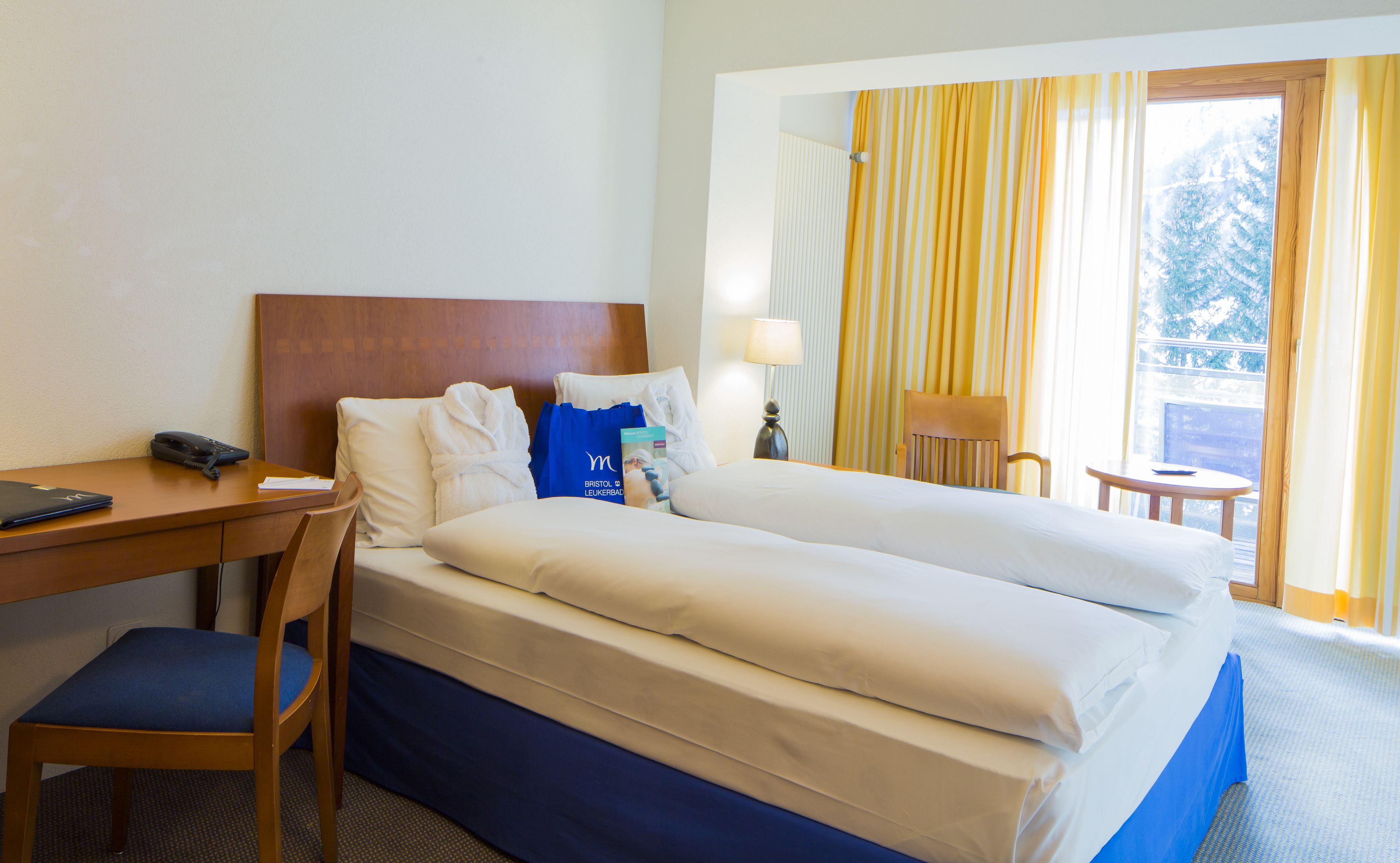 room, 1 queen bed, balcony | premium bedding, minibar, in-room safe, desk