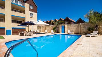 Outdoor pool, pool loungers