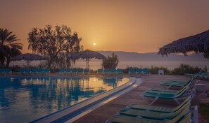 Piscine extérieure (ouverte en saison)