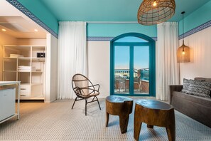 Junior suite | Een minibar, een kluis op de kamer, een strijkplank/strijkijzer