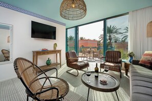 Royal Suite Balcony | Minibar, in-room safe, iron/ironing board, free WiFi - U Splash Resort Hotel Eilat (Hevel Eilot)