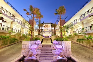 Front of property – evening/night - Truntum Kuta (Kuta)