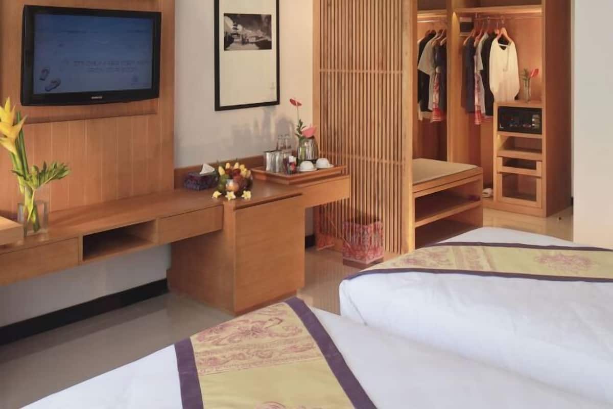 Minibar, in-room safe, desk, iron/ironing board (on request)