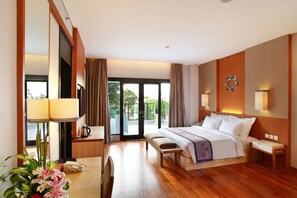 Executive Suite | Minibar, in-room safe, desk, iron/ironing board - Truntum Kuta (Kuta)