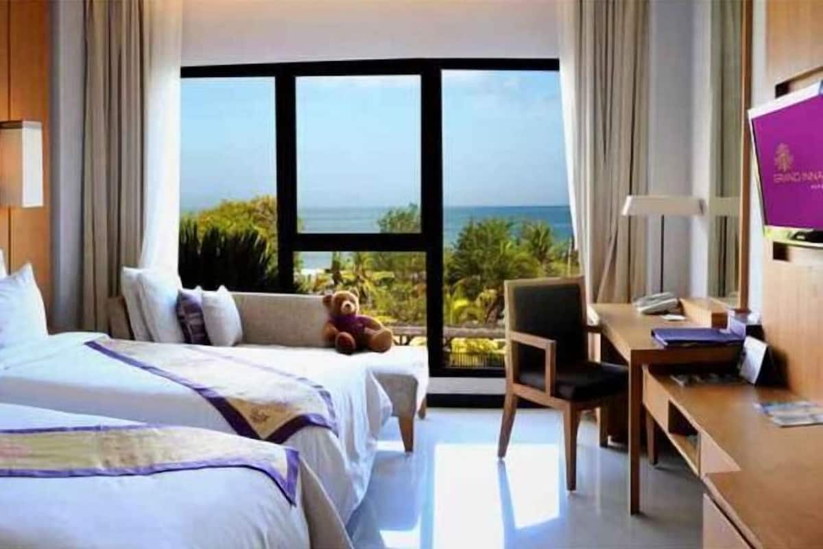 Minibar, in-room safe, desk, iron/ironing board