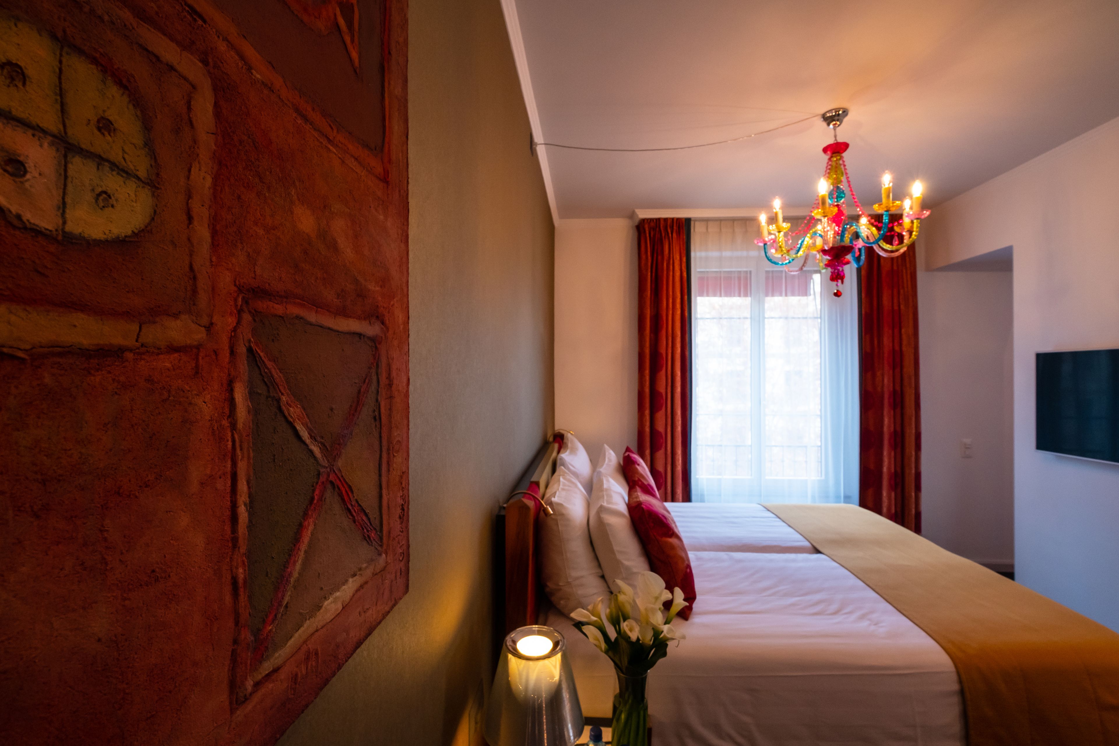 junior suite | minibar, in-room safe, individually decorated, individually furnished