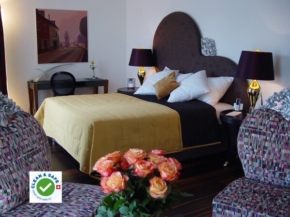 Deluxe Double Room | Minibar, in-room safe, individually decorated, individually furnished