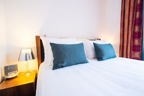 Standard Single Room | Minibar, in-room safe, individually decorated, individually furnished