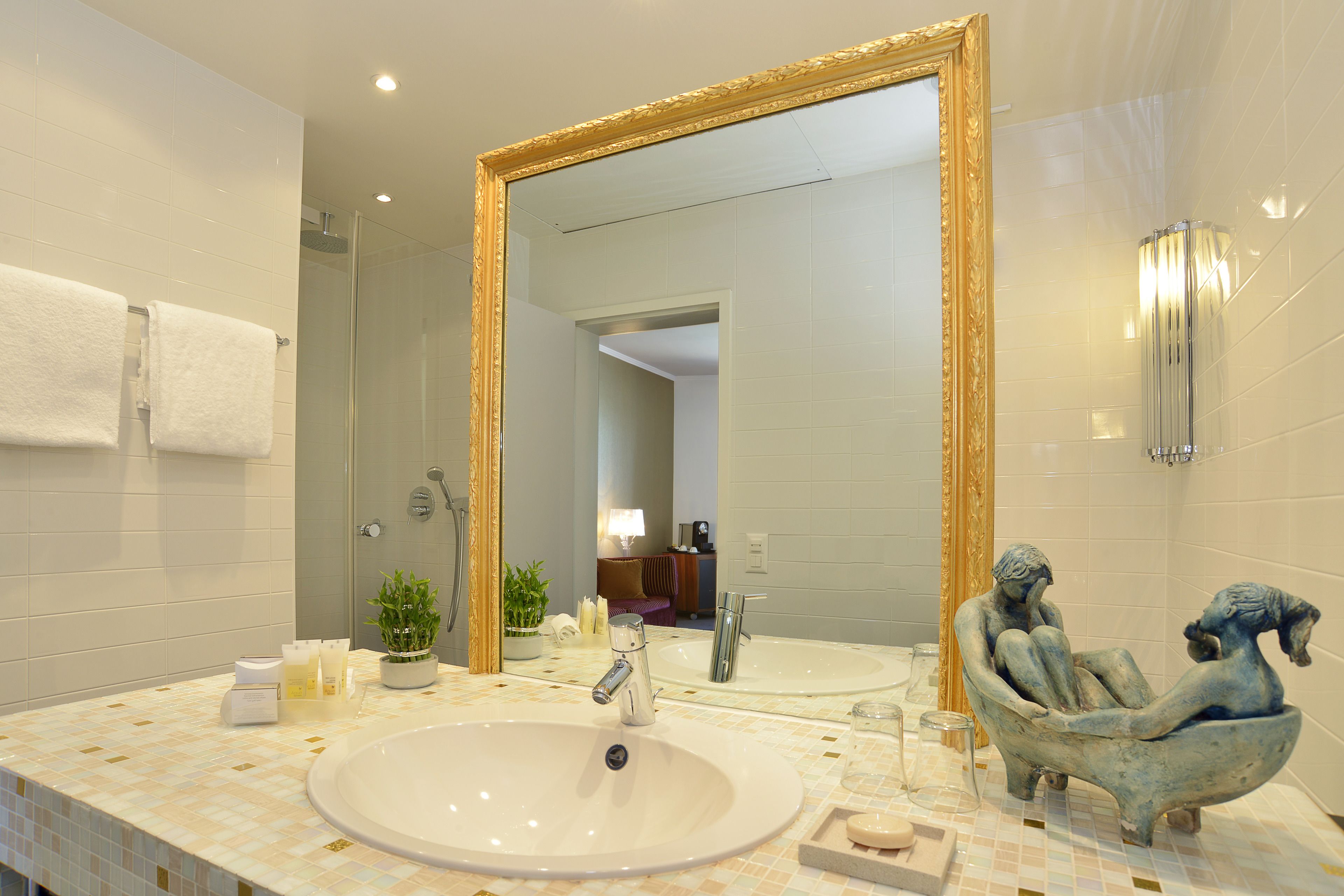 junior suite | bathroom | free toiletries, hair dryer, bathrobes, slippers
