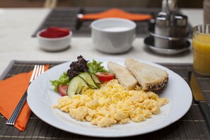 Desayuno buffet todos los días (con cargo)