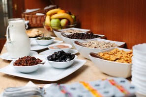 Daily buffet breakfast for a fee - Hotel Mediterran (Budapest)