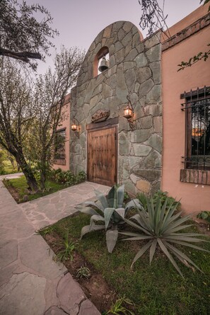 숙박 시설 입구