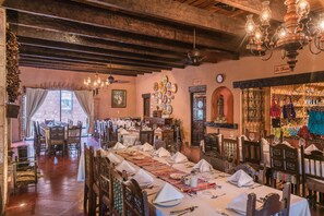 Food court - Hotel Mision Cerocahui by Balderrama Hotel Collection (Urique)