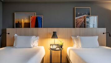 Quarto executivo, 2 camas de solteiro, banheira | Frigobar, cofres nos quartos, escrivaninha