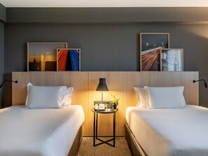 Executive Room, 2 Twin Beds, Bathtub | Minibar, in-room safe, desk, laptop workspace