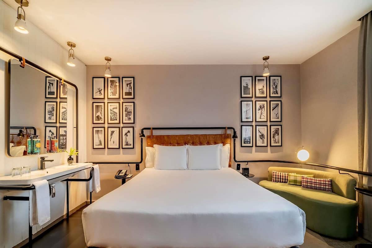 Executive-rum - 1 queensize-säng | Minibar, värdeförvaringsskåp på rummet och skrivbord
